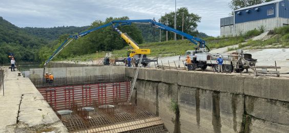 Concrete Pumping on Lock 12 Hydroelectric Dam