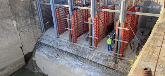 Steel and concrete form for Lock 12 Hydroelectric Dam